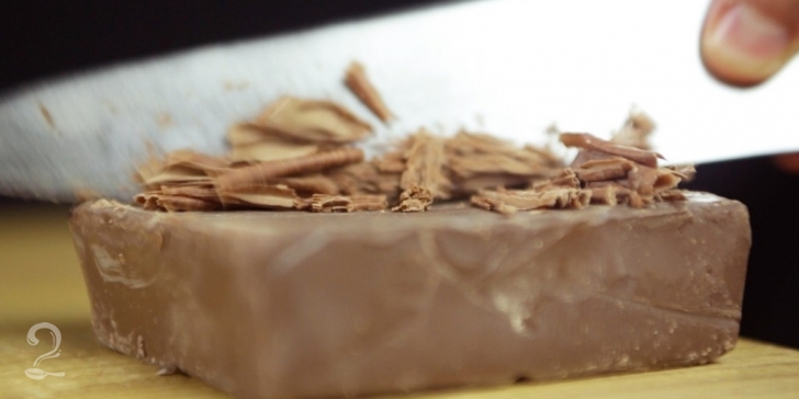 Técnica da Receita de Como Fazer Raspas de Chocolate | Como fazer em vídeo 