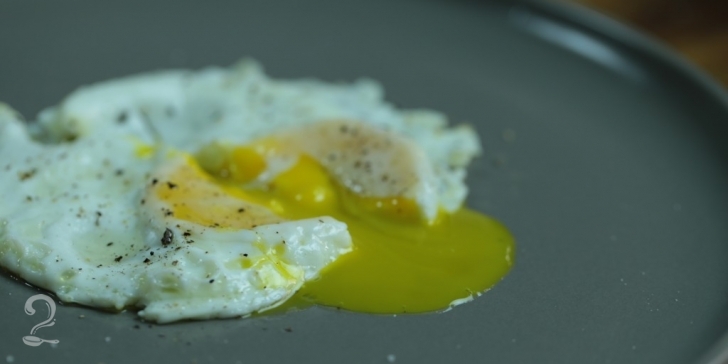 Técnica da Receita de Como Fritar Ovo com Gema Mole Perfeito na Manteiga e Óleo | Como fazer em vídeo 