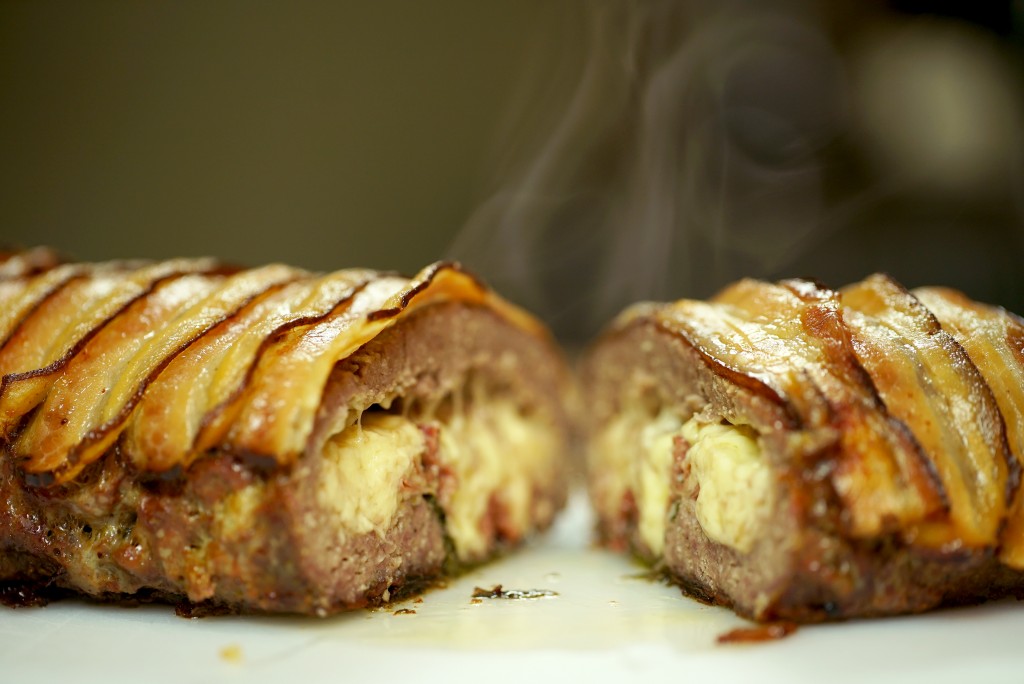 Receita de O melhor Rocambole de Carne Moída do Mundo - Com Queijo e Bacon  | Como fazer em vídeo | GA2 - Gourmet a dois