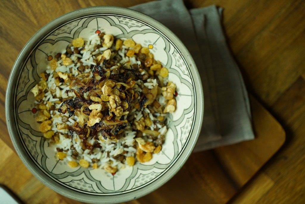 Receita de Arroz de Natal com Lentilha e Cebola Caramelizada (Mjadra) | Como fazer em vídeo | GA2 - Gourmet a dois Receita de Arroz de Natal com Lentilha e Cebola Caramelizada (Mjadra) | Como fazer em vídeo | GA2 - Gourmet a dois