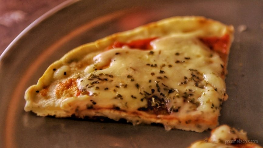 Receita de Pizza de Tapioca Na Frigideira | Como fazer em vídeo 